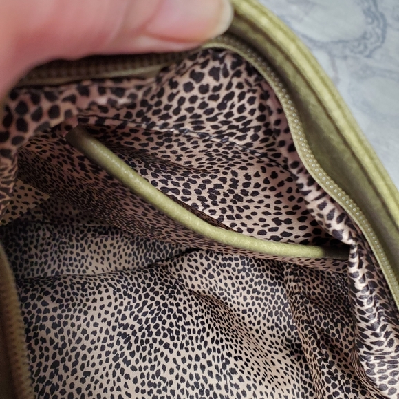 High Quality Pebbled Vegan Leather Purse - Picture 11 of 15